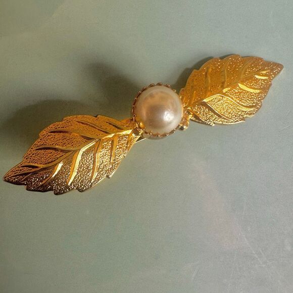 Lady Ellen Gold Leaf Hair Clip w/ Faux Pearl - Picture 3 of 7